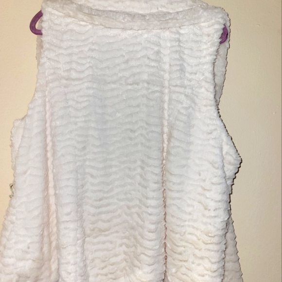 Faux fur vest - Picture 5 of 5